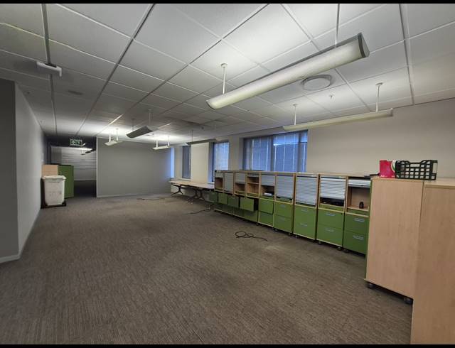 1,295M² OFFICE TO LET IN SANDTON CENTRAL